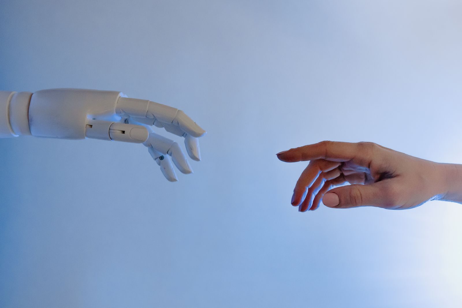 ロボットの手と人の手
